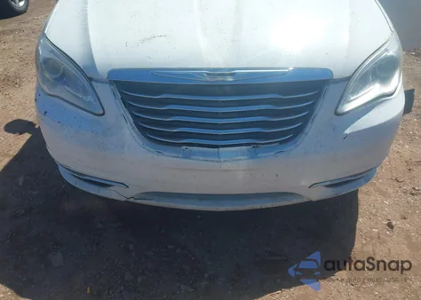 2014 Chrysler 200 Lx z USA, uszkodzony, nr VIN 1C3CCBAB2EN142008